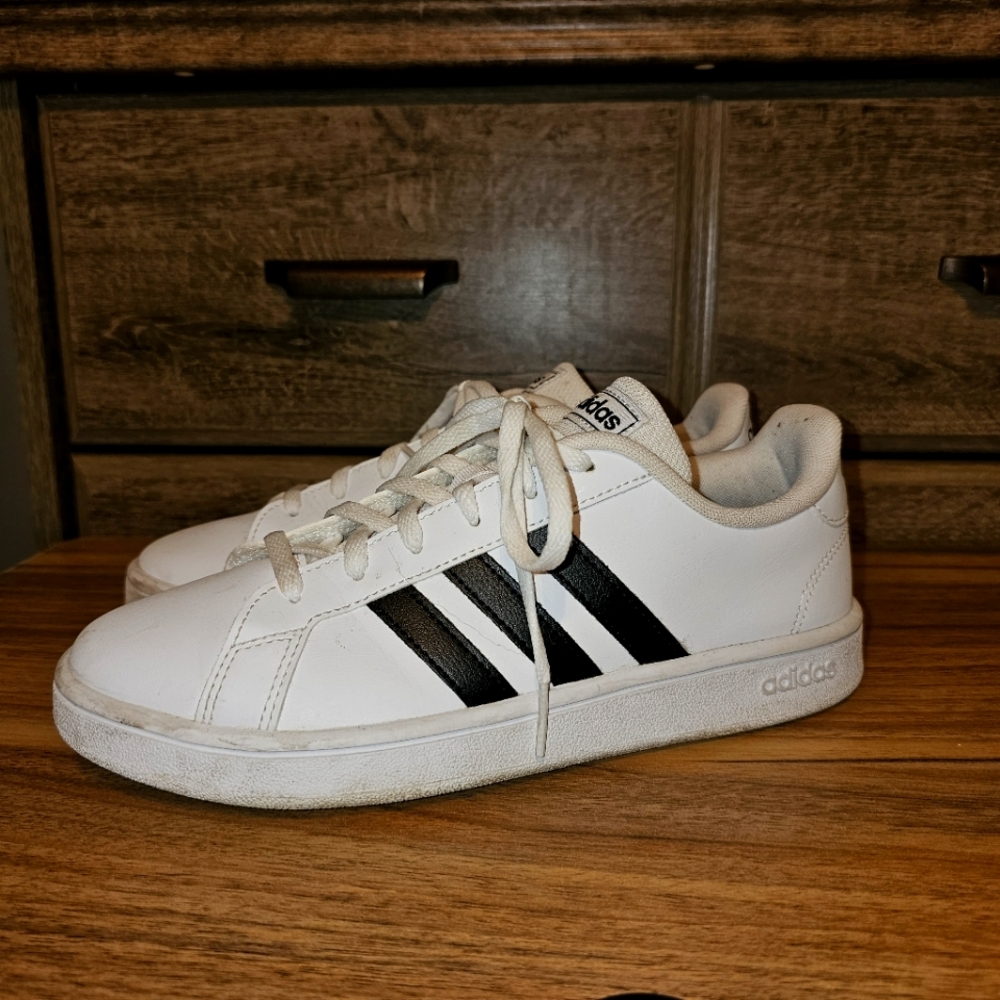 Adidas Sneakers